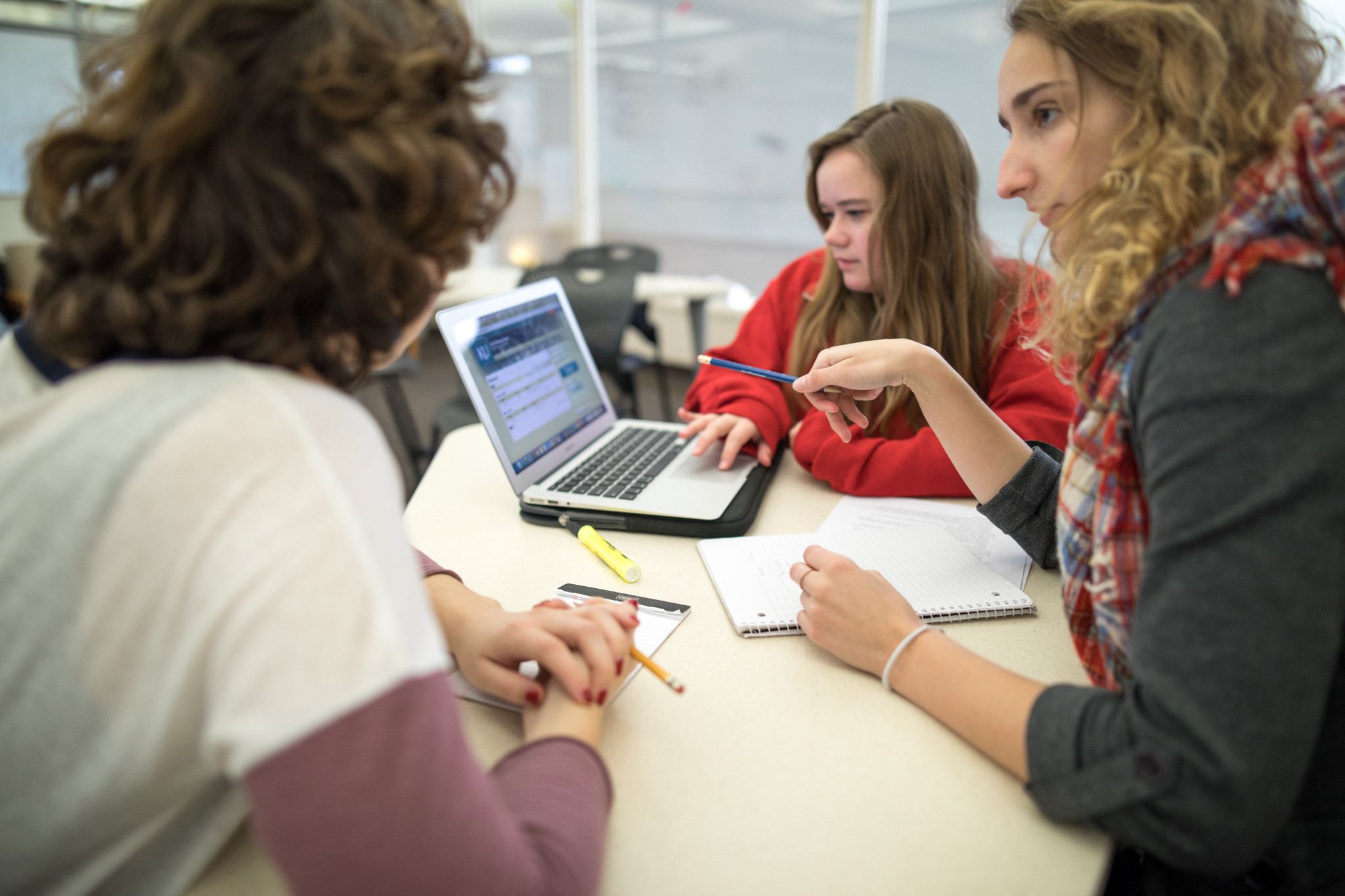 Two students with a Peer-Leader talking about class material
